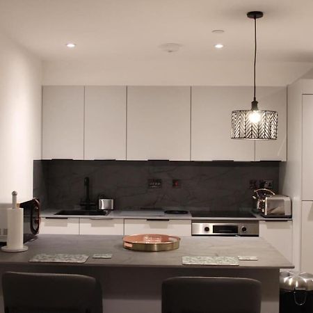 Amazing Luxury One Bedroom Apartment In The Heart Of Preston Престън Екстериор снимка