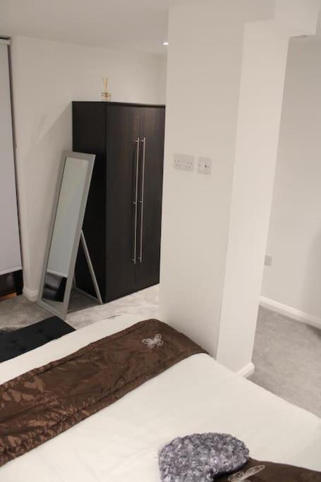 Amazing Luxury One Bedroom Apartment In The Heart Of Preston Престън Екстериор снимка