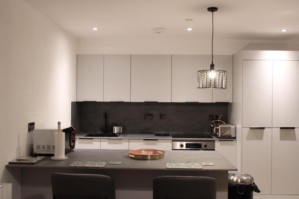 Amazing Luxury One Bedroom Apartment In The Heart Of Preston Престън Екстериор снимка
