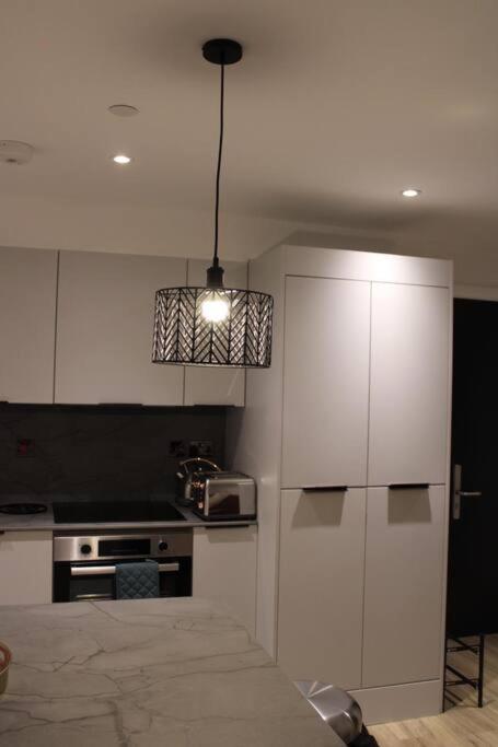 Amazing Luxury One Bedroom Apartment In The Heart Of Preston Престън Екстериор снимка