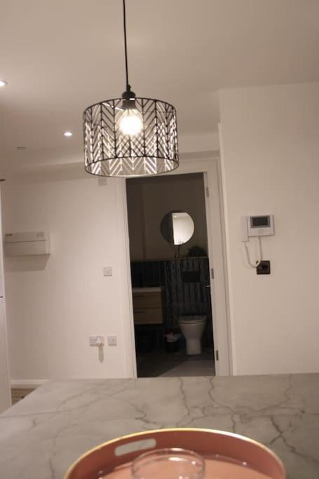 Amazing Luxury One Bedroom Apartment In The Heart Of Preston Престън Екстериор снимка